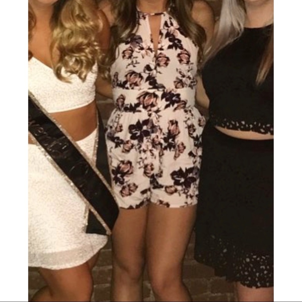 ✨2/$15 mix & match✨ Kendall & Kylie floral romper